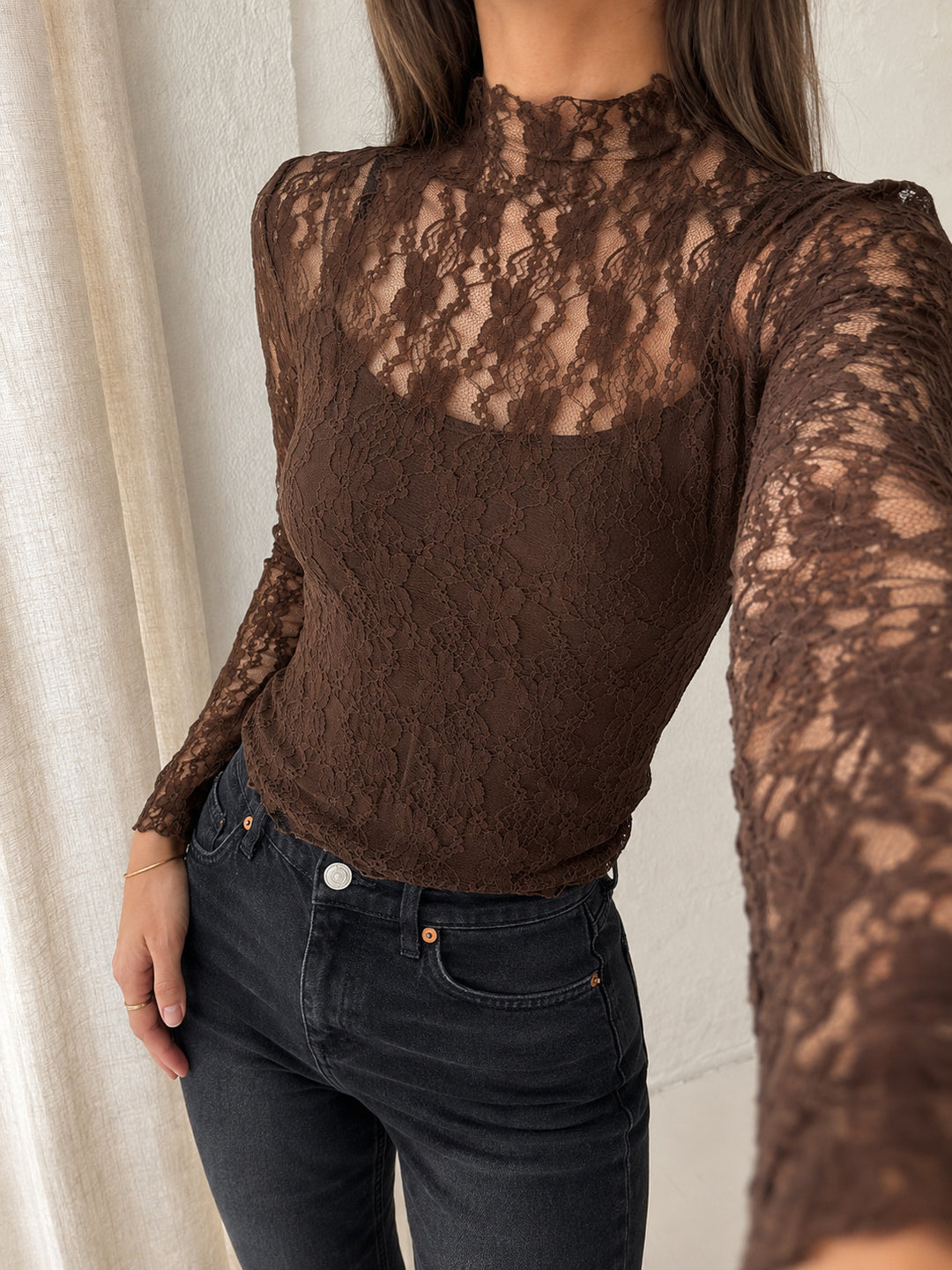 Top encaje cuello alto